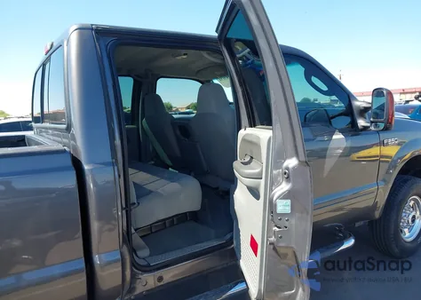 2003 Ford F-250 Lariat/Xl/Xlt z USA, uszkodzony, nr VIN 1FTNW21L13ED46106